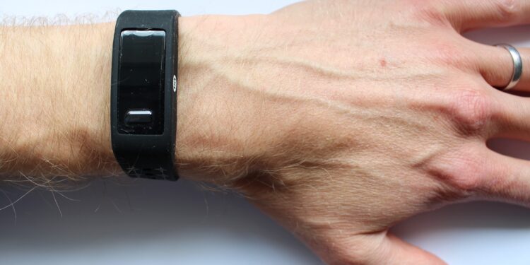 Idosos são sub-representados em estudos com wearables